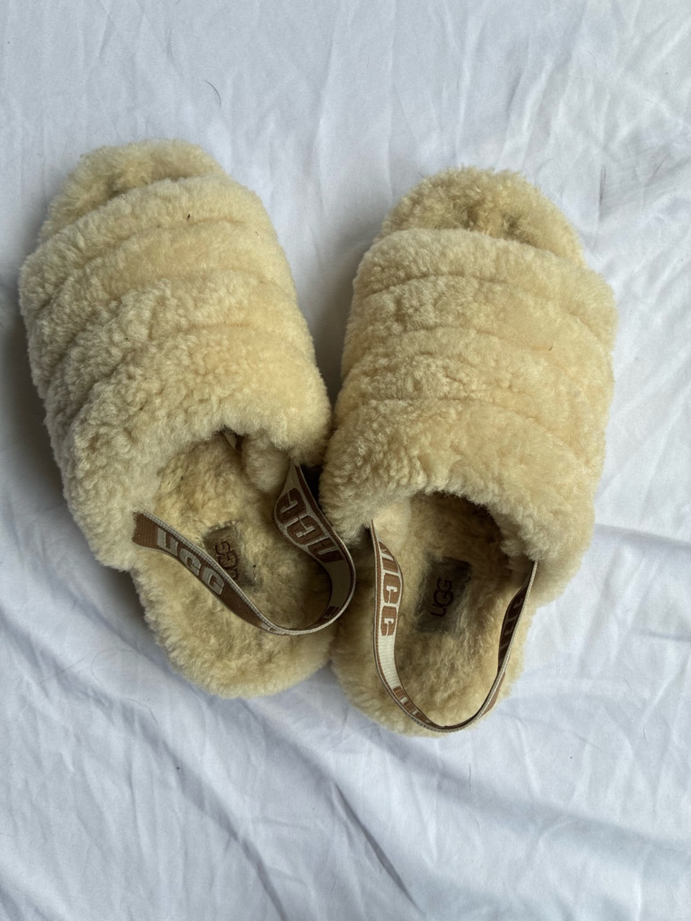 UGG Fluff Slide with Shearling in Natural Cream